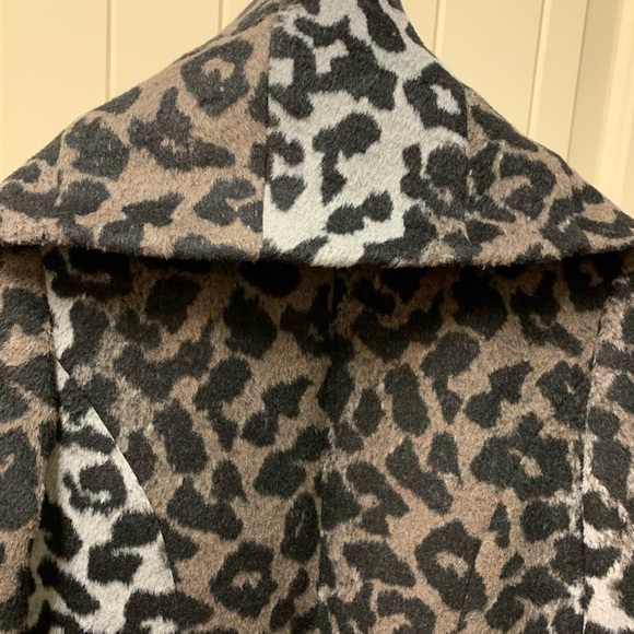 T Tahari Leopard Wrap Coat - Picture 3 of 8